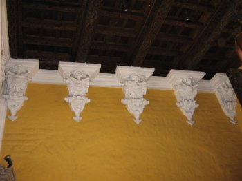 Ceiling molding
