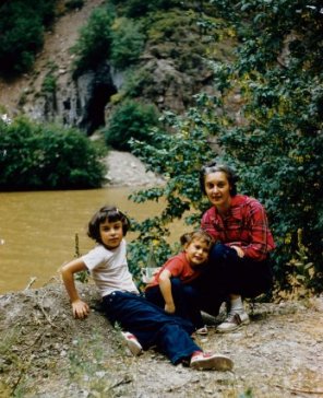 Kathleen, Joan and Mom