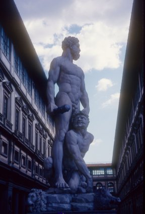 statue