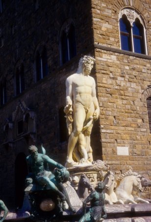 statue