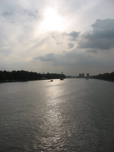 upstream from Chelsea Bridge