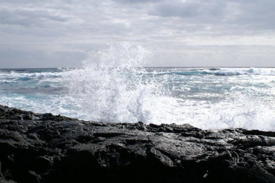 Splashing waves