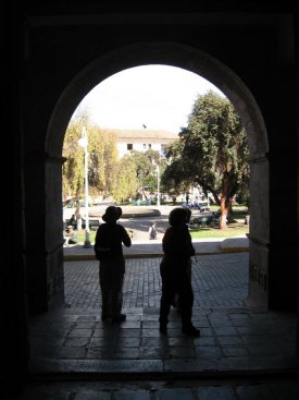 Plaze through archway